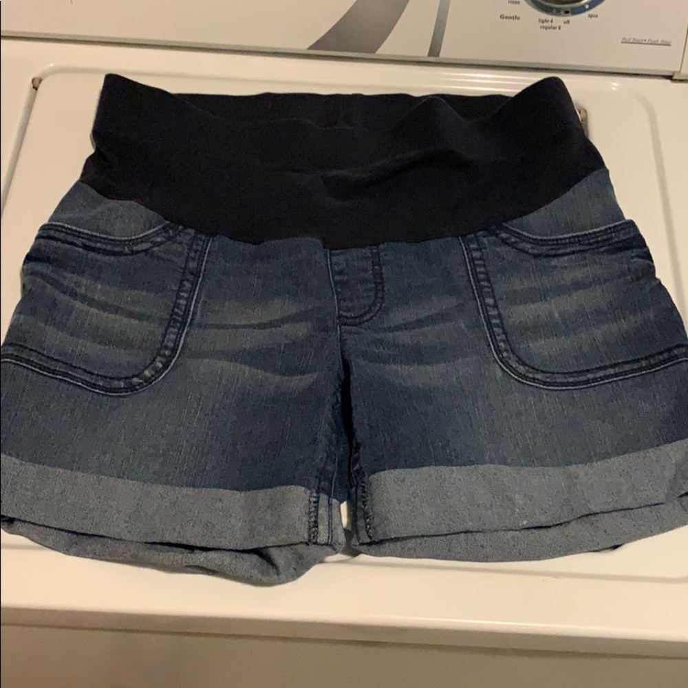 Maternity shorts